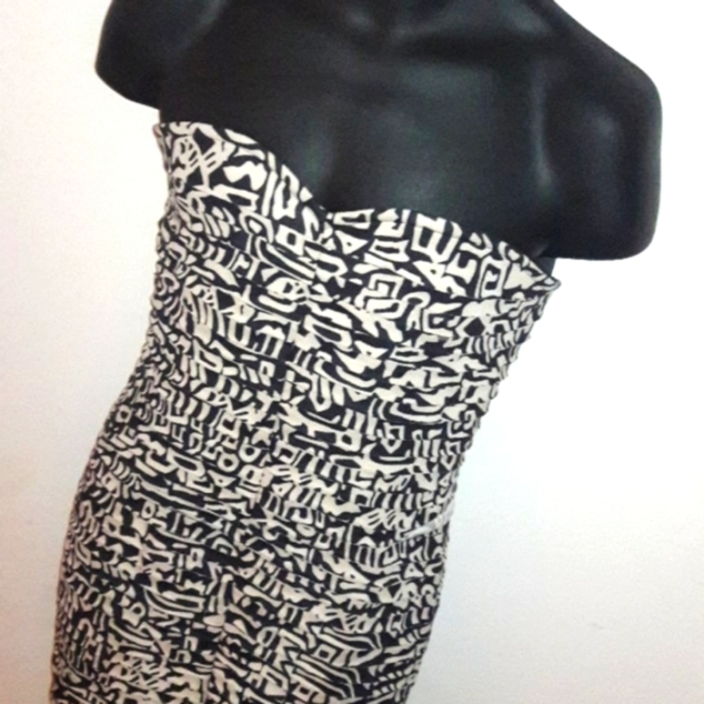 Strapless Fitted Graphic Print Mini Dress, Large - Picture 4 of 8